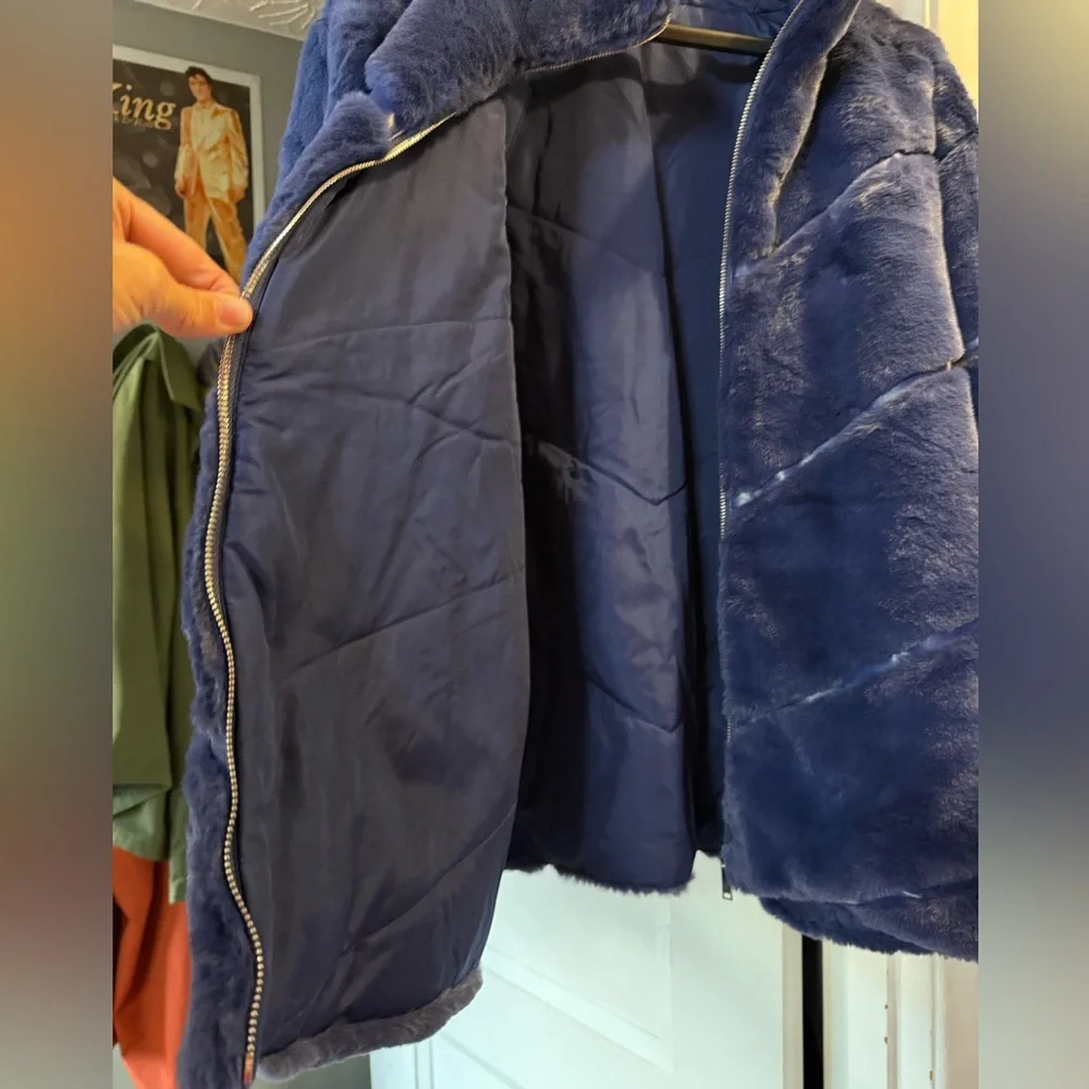 Women's Blue Faux Fur Reversible Jacket - NEW! - Picture 7 of 14